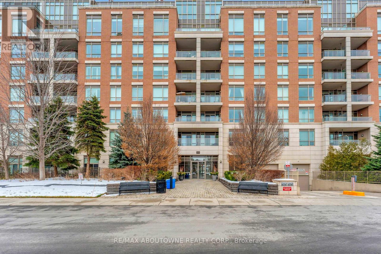 306 - 2470 Prince Michael Drive, Oakville, Ontario  L6H 0G9 - Photo 2 - W13525178