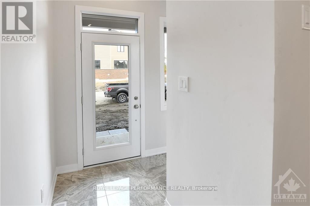 310 Falsetto Street, Ottawa, Ontario  K1W 0E1 - Photo 3 - X13525266