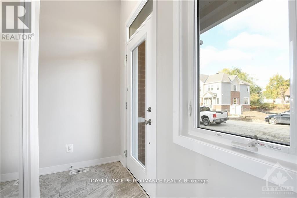 310 Falsetto Street, Ottawa, Ontario  K1W 0E1 - Photo 4 - X13525266