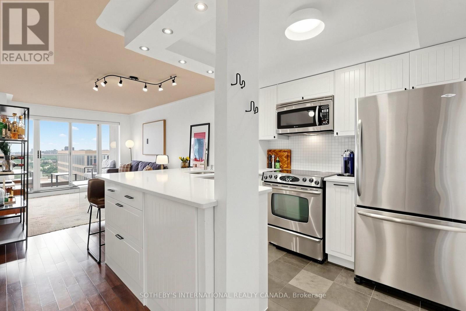 2303 - 909 Bay Street, Toronto, Ontario  M5S 1Z9 - Photo 5 - C13525262
