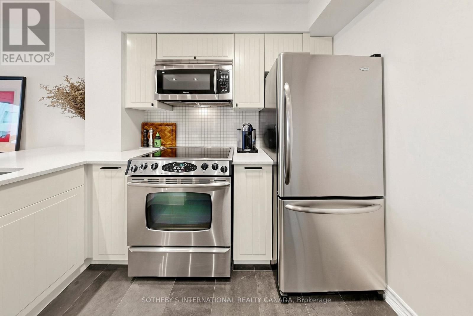 2303 - 909 Bay Street, Toronto, Ontario  M5S 1Z9 - Photo 8 - C13525262