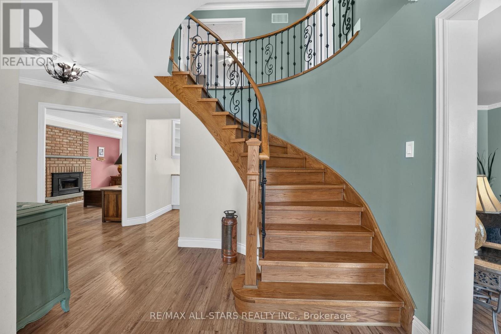 9 Fontaine Drive, Georgina, Ontario  L4P 3P2 - Photo 7 - N13525280