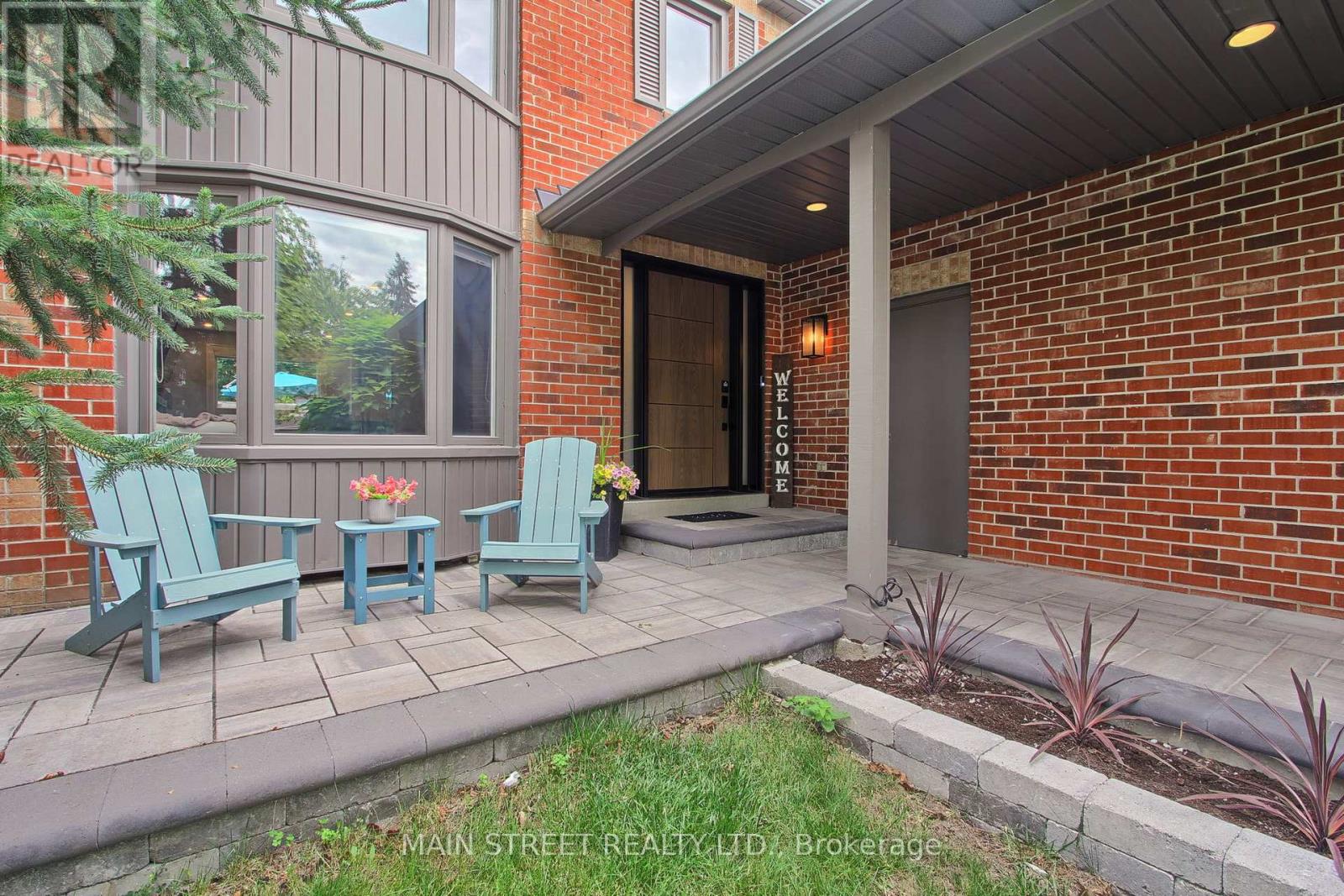 111 Peevers Crescent, Newmarket, Ontario L3Y 7T2 - Photo 2 - N13525284