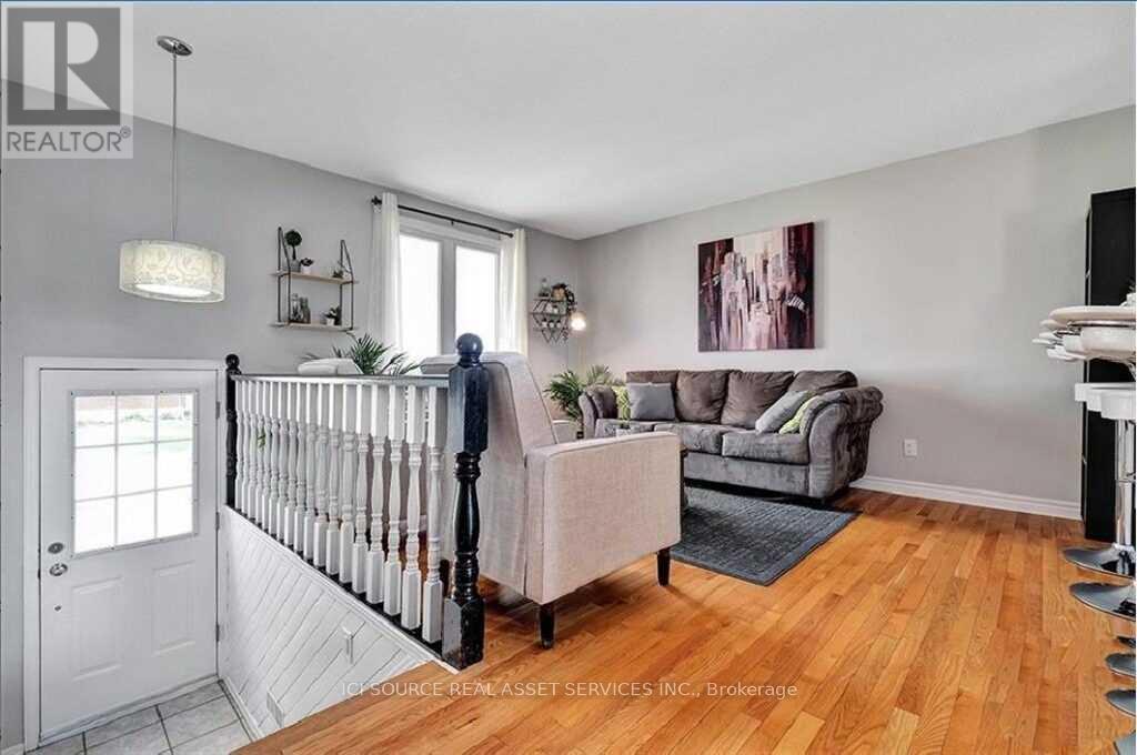 29 Uxbridge Crescent, Ottawa, Ontario  K2L 1P6 - Photo 2 - X13525282