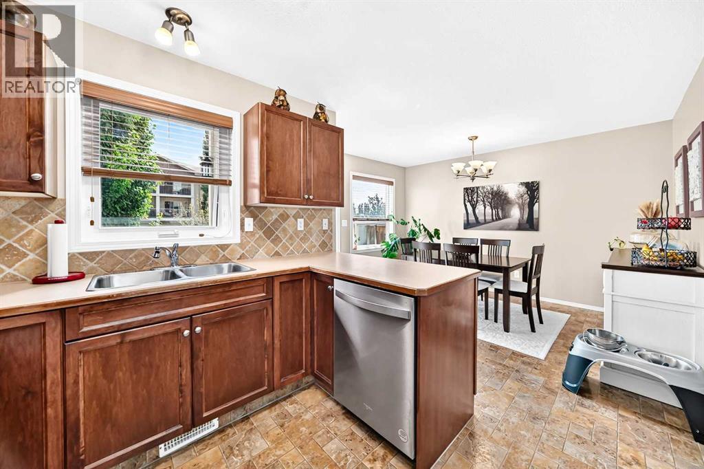 79 Lawford Avenue, Red Deer, Alberta  T4R 3N6 - Photo 6 - A2326085