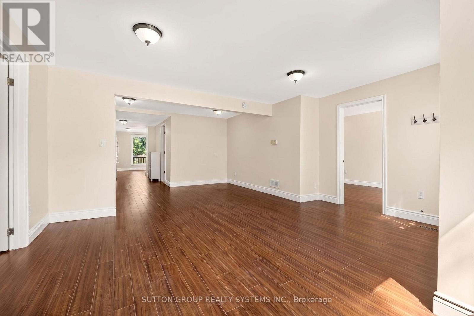2082 Lilac Drive, Innisfil, Ontario L9S 1Y9 - Photo 4 - N13525354
