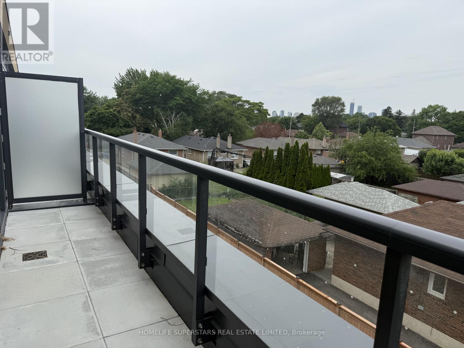 302 - 6 CHARTWELL ROAD