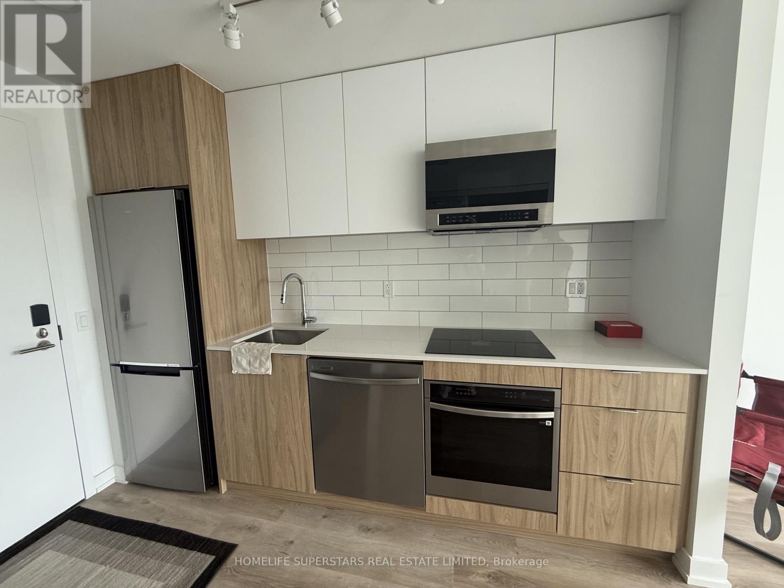 302 - 6 Chartwell Road, Toronto, Ontario M8Z 4E8 - Photo 2 - W13525350