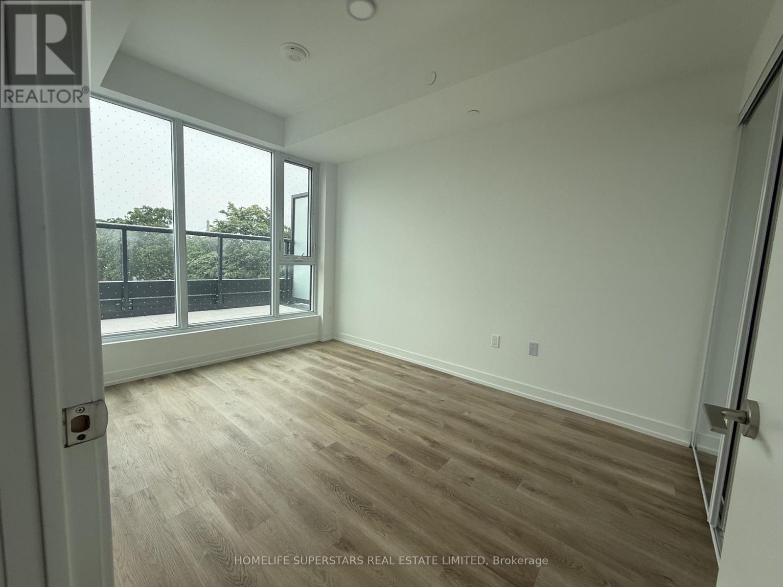 302 - 6 Chartwell Road, Toronto, Ontario M8Z 4E8 - Photo 3 - W13525350