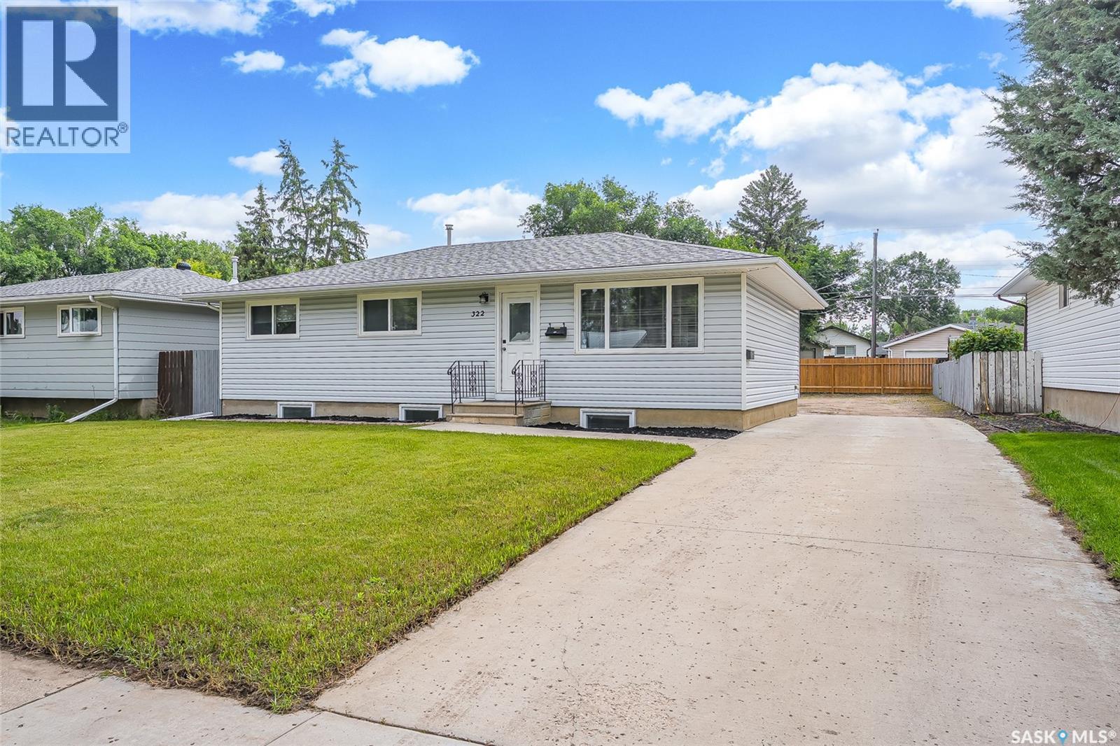 322 Witney Avenue N, Saskatoon, Saskatchewan  S7L 3M5 - Photo 2 - SK041523