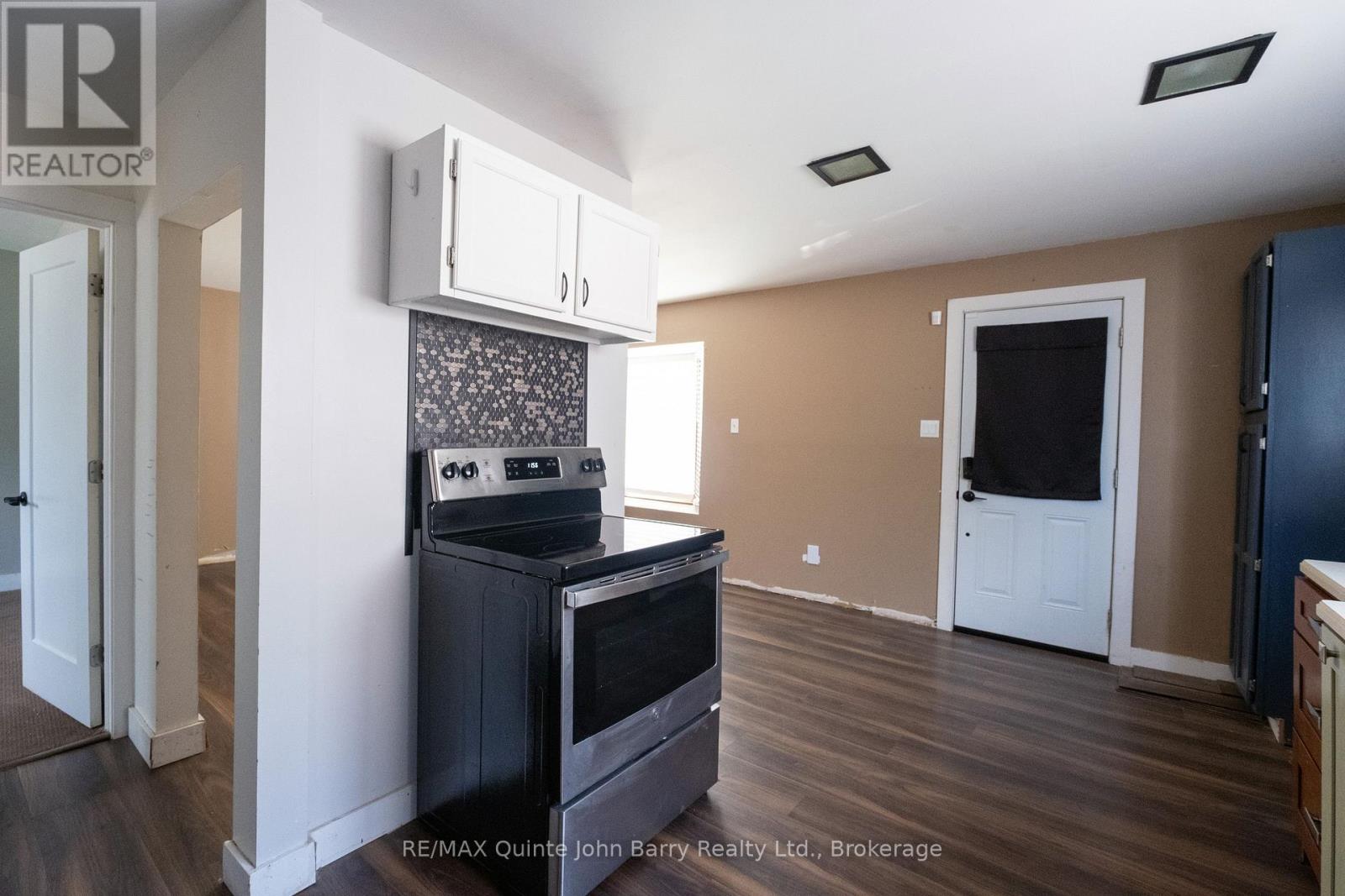 14 Harriet Street, Quinte West, Ontario K8V 4L4 - Photo 13 - X12554562