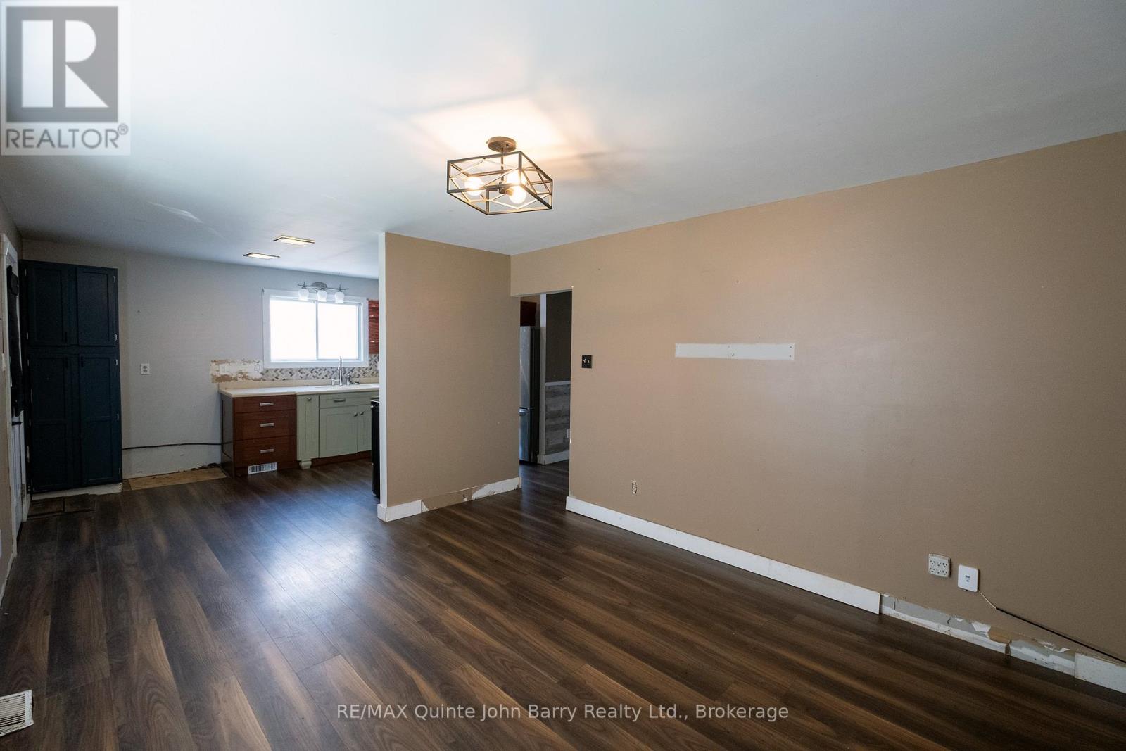 14 Harriet Street, Quinte West, Ontario K8V 4L4 - Photo 10 - X12554562