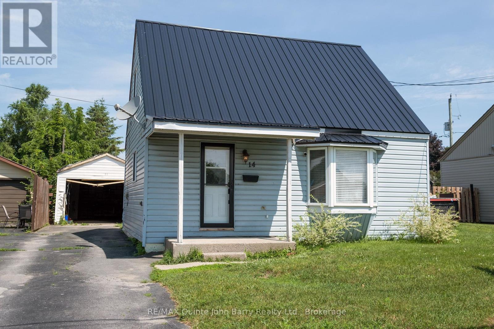 14 Harriet Street, Quinte West, Ontario K8V 4L4 - Photo 2 - X12554562
