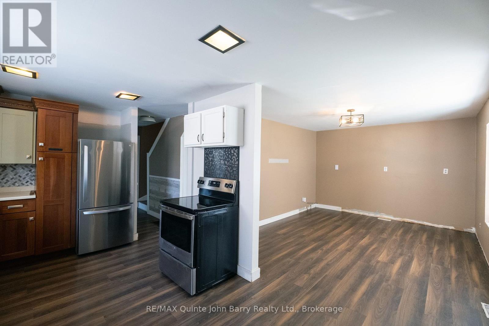 14 Harriet Street, Quinte West, Ontario K8V 4L4 - Photo 9 - X12554562