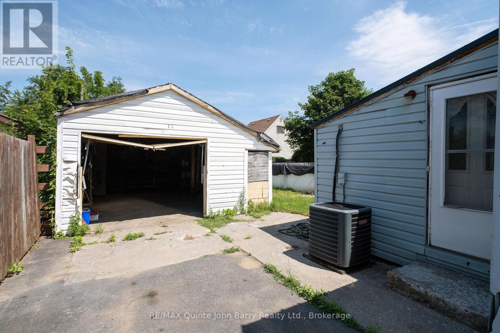 14 Harriet Street, Quinte West, Ontario K8V 4L4 - Photo 3 - X12554562