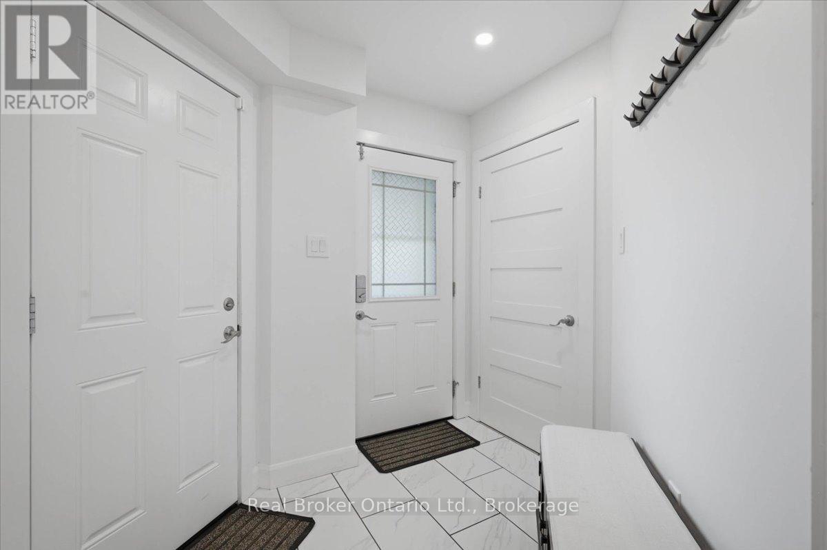 54 Laughland Lane, Guelph, Ontario  N1L 0C9 - Photo 5 - X13525494