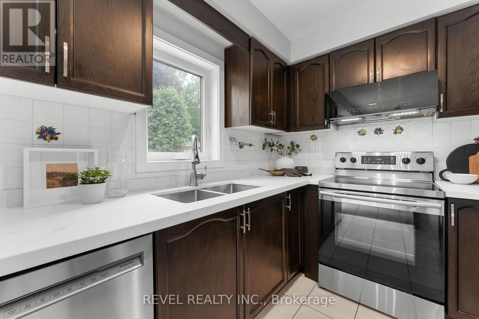 37 Portage Trail, Whitby, Ontario  L1N 9R3 - Photo 17 - E13525412