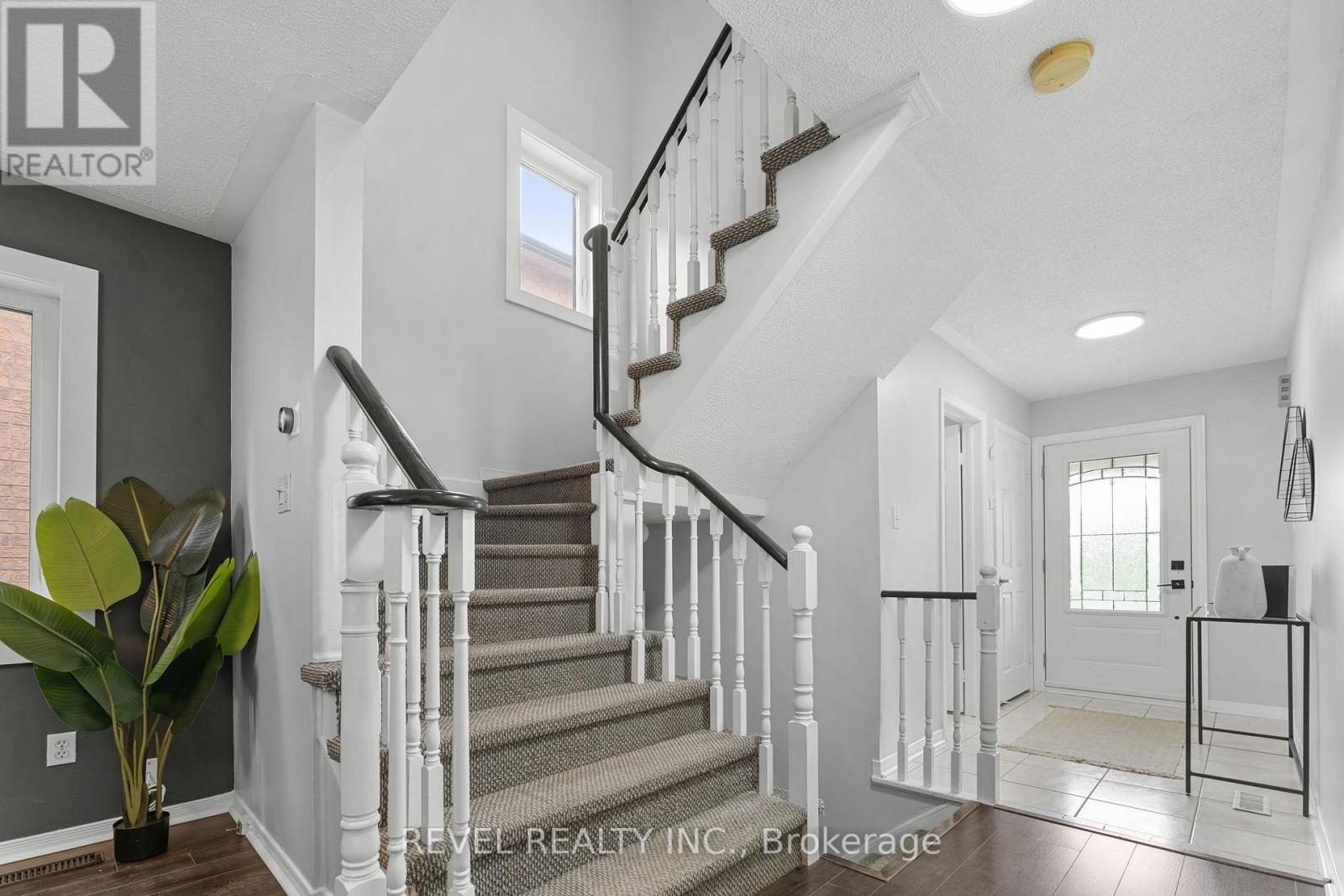 37 Portage Trail, Whitby, Ontario  L1N 9R3 - Photo 8 - E13525412