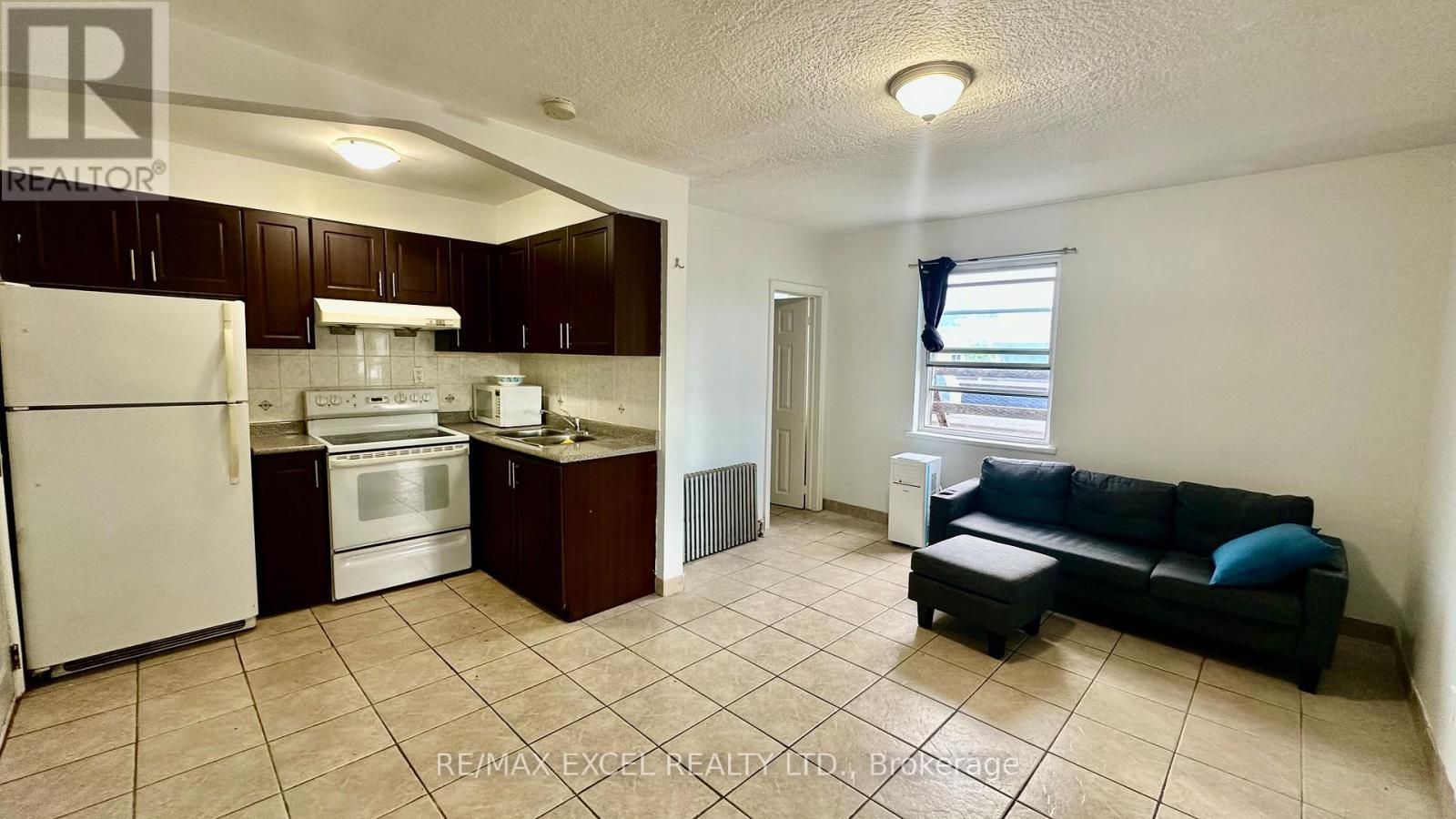 4 - 1023 Coxwell Avenue, Toronto, Ontario  M4C 3G4 - Photo 2 - E13525438
