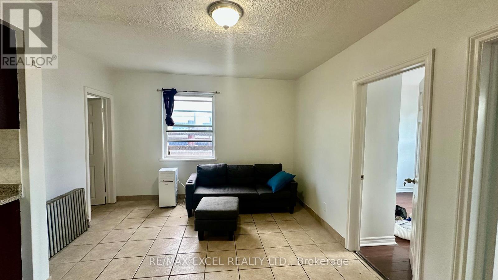 4 - 1023 Coxwell Avenue, Toronto, Ontario  M4C 3G4 - Photo 4 - E13525438