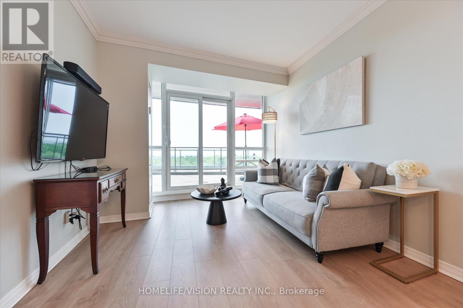 <div class="slider-price">$719,000</div><p>407 - 2230 Lake Shore Boulevard W, Toronto, Ontario</p>