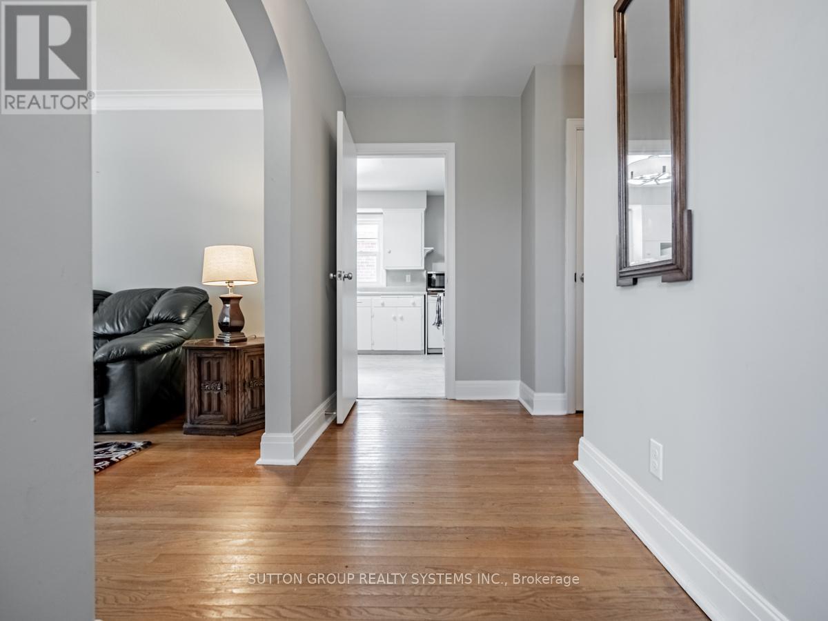 44 Saybrook Avenue, Toronto, Ontario  M8Z 2V4 - Photo 4 - W13525444