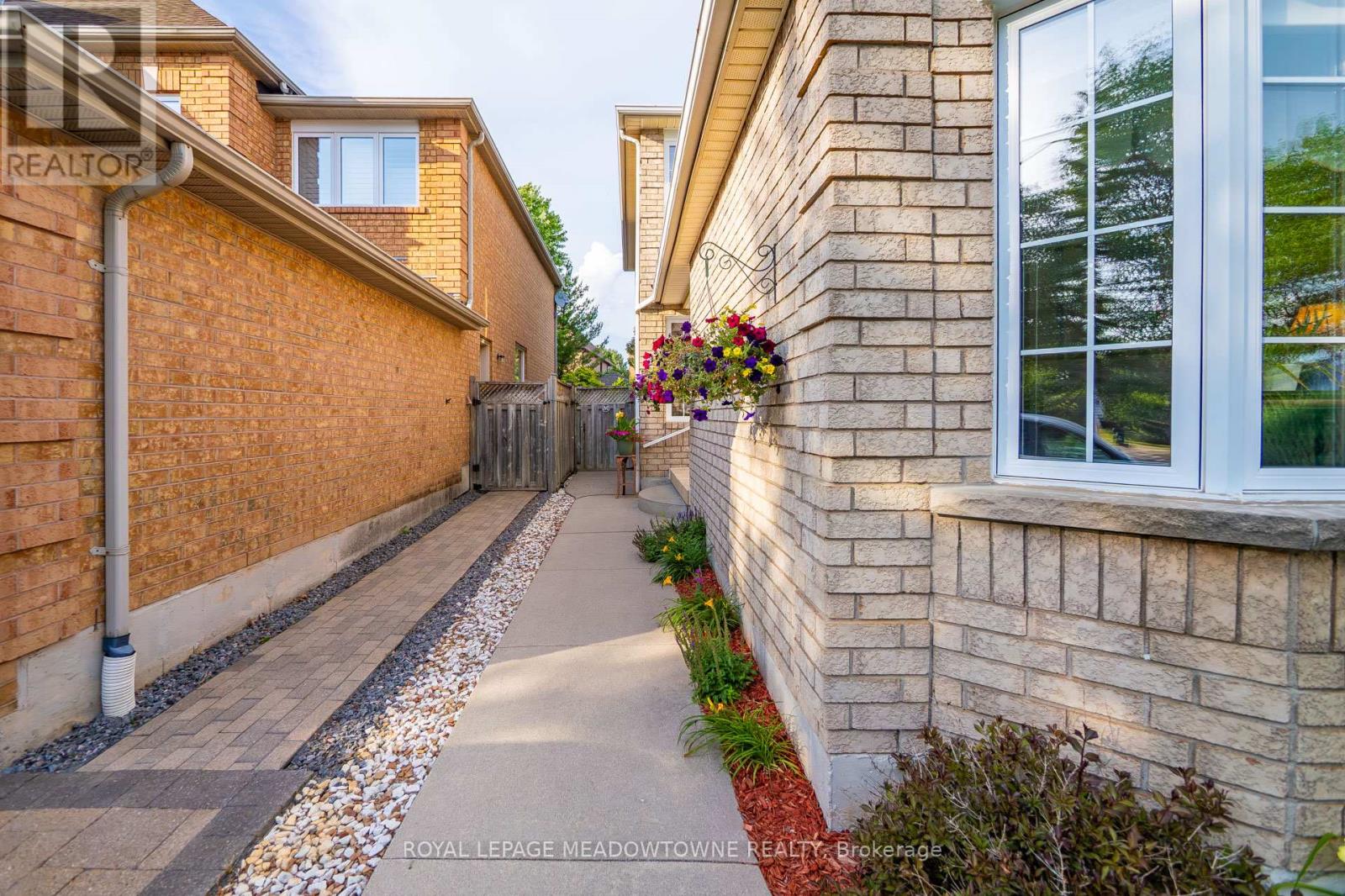 82 Miller Drive, Halton Hills, Ontario  L7G 5T2 - Photo 6 - W13525458