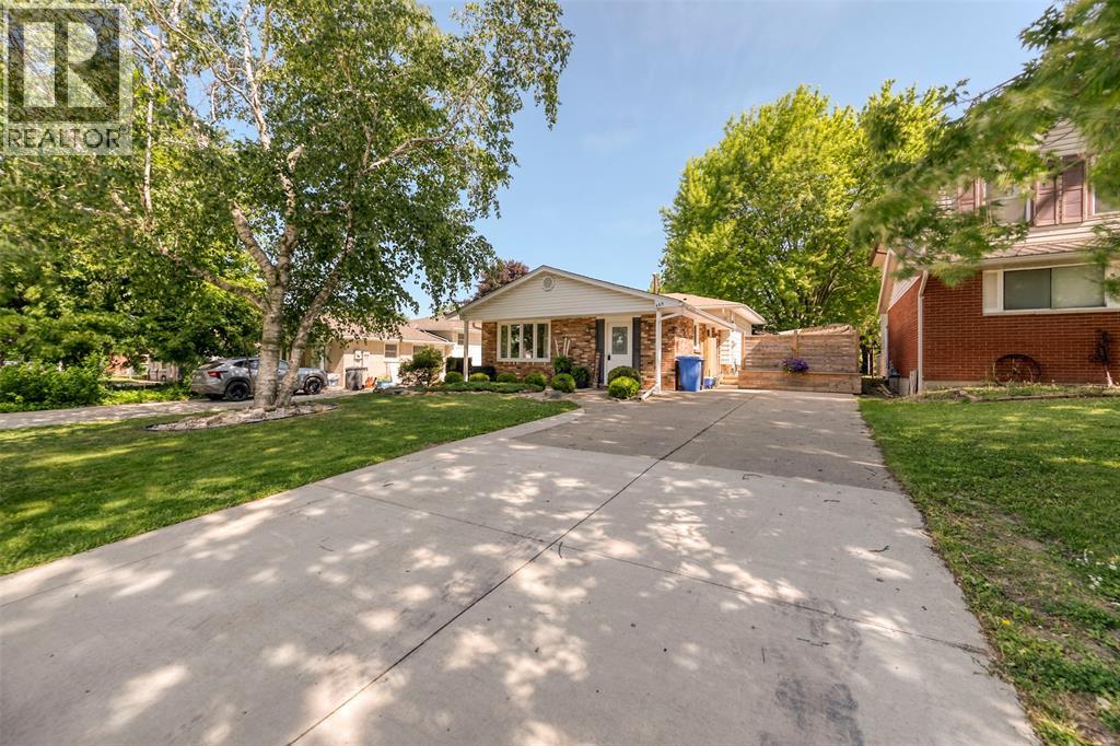 565 Plympton Street, Plympton-Wyoming photo 2