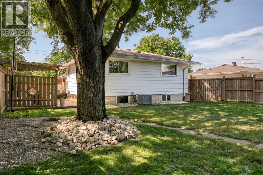 565 Plympton Street, Plympton-Wyoming, Ontario  N0N 1T0 - Photo 35 - 26016054
