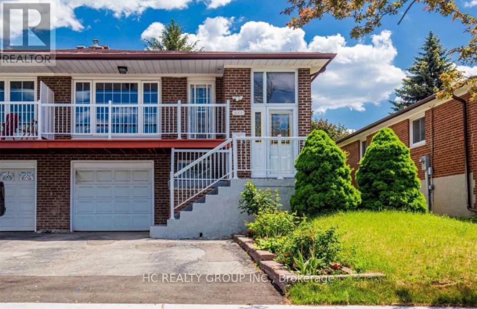 MAIN 983 OLD CUMMER AVENUE, Toronto (Bayview Woods-Steeles)