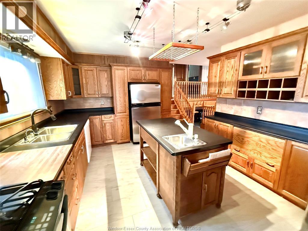 377 Fairway, St. Clair Beach, Ontario  N8N 2Y9 - Photo 12 - 26016063