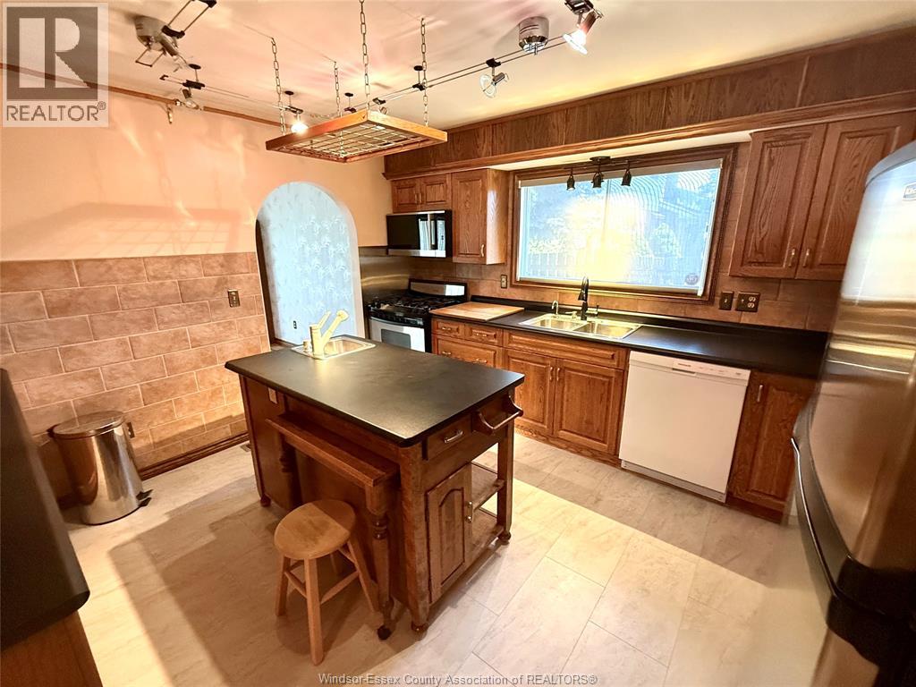 377 Fairway, St. Clair Beach, Ontario  N8N 2Y9 - Photo 14 - 26016063