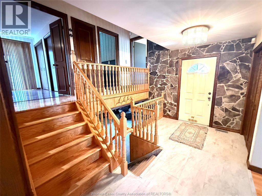 377 Fairway, St. Clair Beach, Ontario  N8N 2Y9 - Photo 6 - 26016063