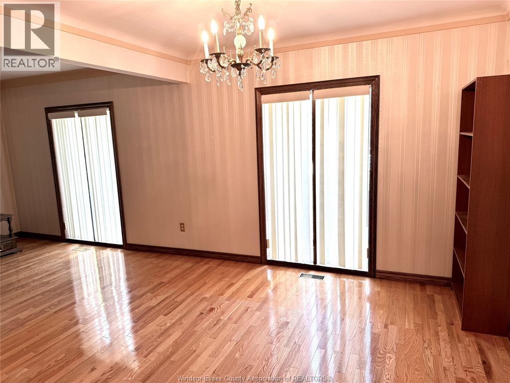 377 Fairway, St. Clair Beach, Ontario  N8N 2Y9 - Photo 10 - 26016063