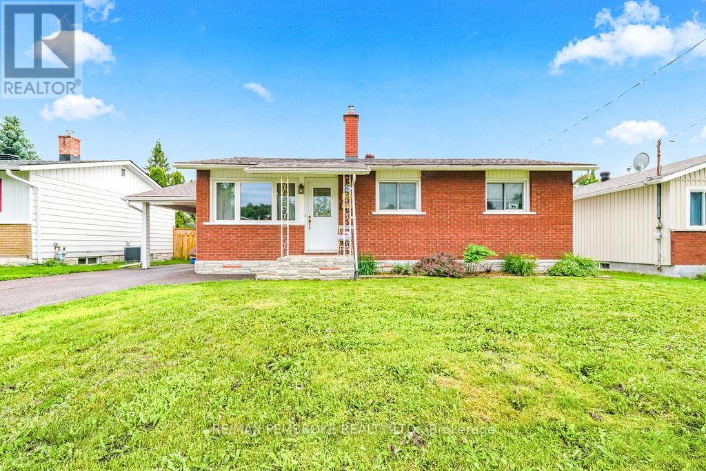 136 ELLIS AVENUE, Pembroke, Ontario