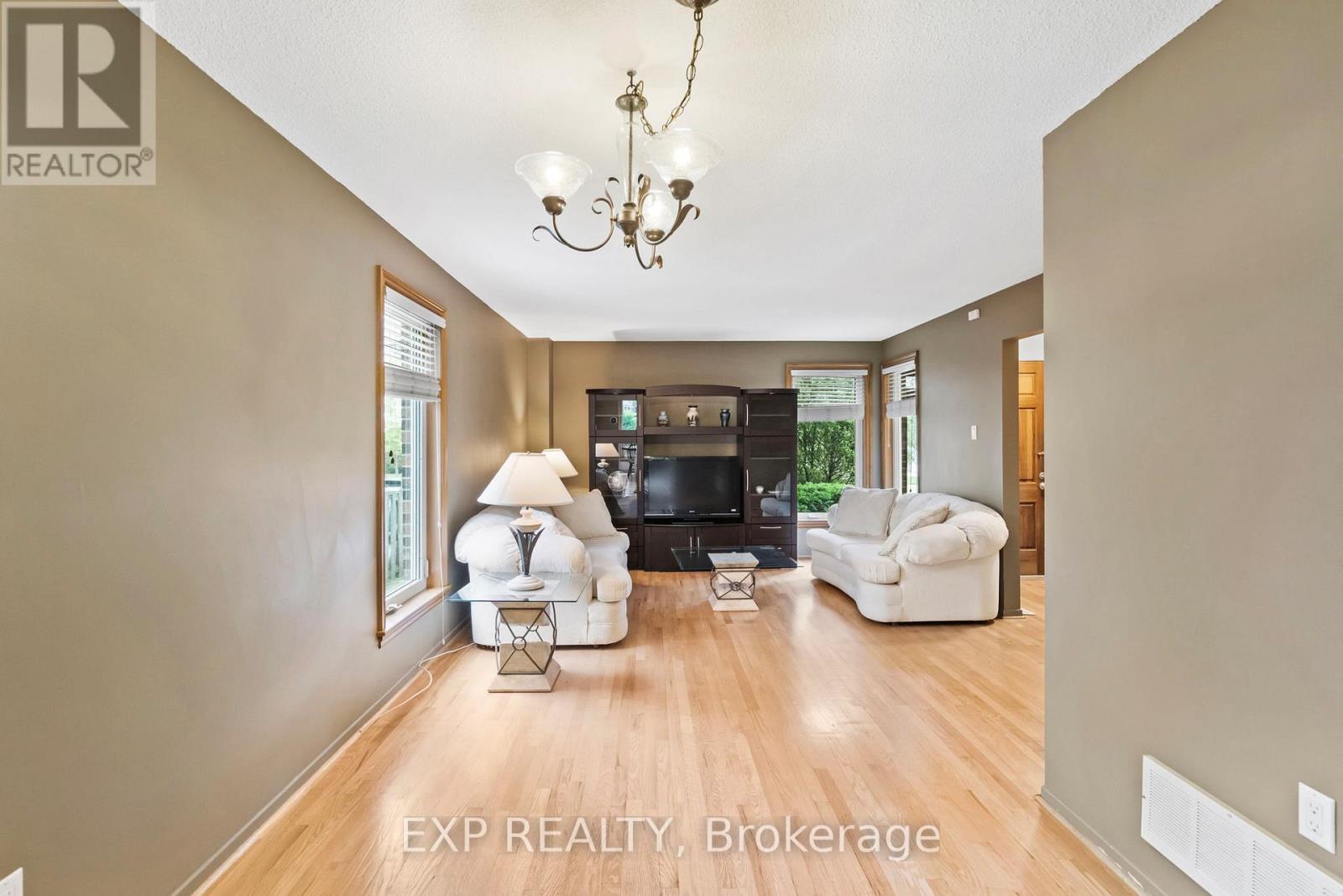 25 Lilac Avenue, Markham, Ontario  L3T 5K1 - Photo 9 - N13525708