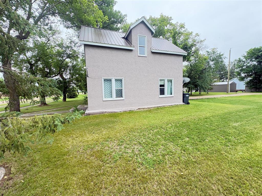 264 South Railway Avenue, Miniota, Manitoba  R0M 0C0 - Photo 2 - 202615328