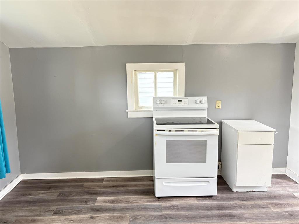 264 South Railway Avenue, Miniota, Manitoba  R0M 0C0 - Photo 8 - 202615328