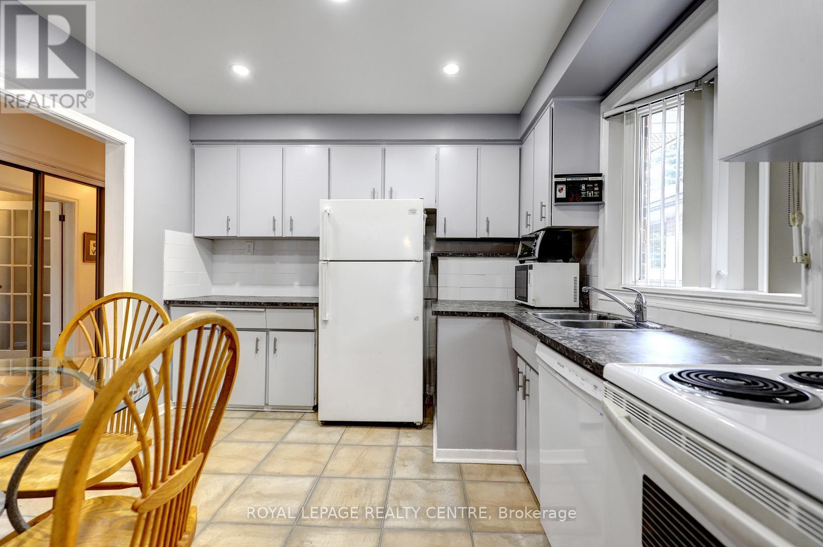3119 Ballydown Crescent, Mississauga, Ontario  L5C 2C9 - Photo 11 - W13525658