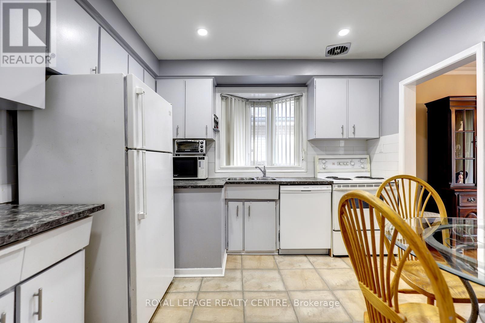 3119 Ballydown Crescent, Mississauga, Ontario  L5C 2C9 - Photo 12 - W13525658