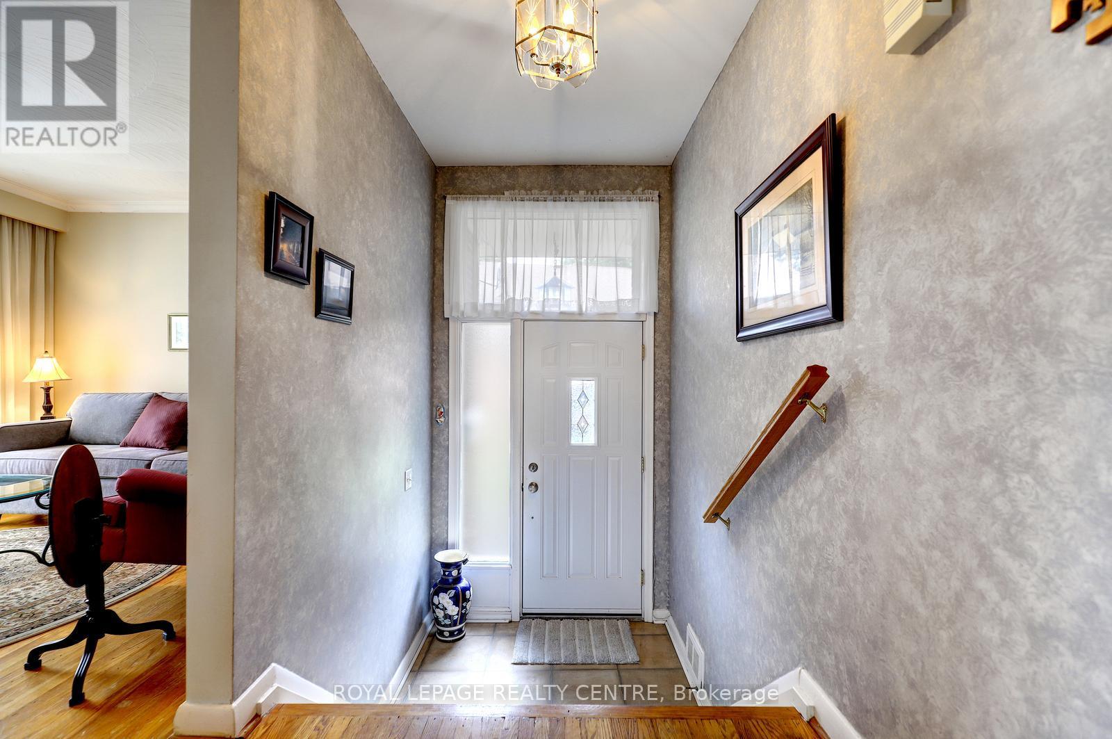 3119 Ballydown Crescent, Mississauga, Ontario  L5C 2C9 - Photo 3 - W13525658