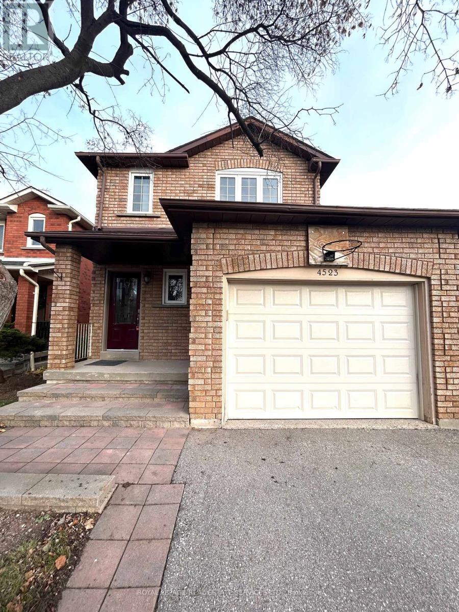 4523 Kimbermount Avenue, Mississauga, Ontario  L5M 4J4 - Photo 2 - W13525688