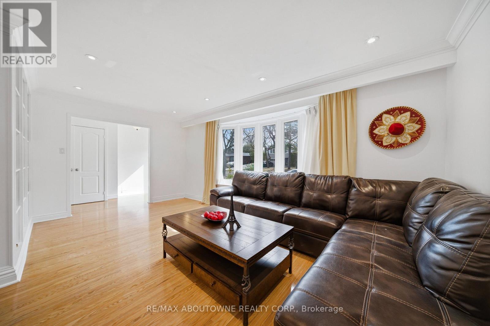 481 Anthony Drive, Oakville, Ontario  L6J 2K6 - Photo 5 - W13525706