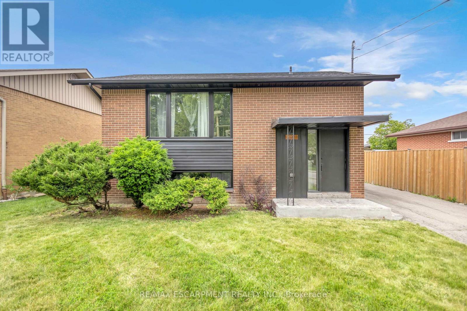253 Fernwood Crescent, Hamilton, Ontario  L8T 3L7 - Photo 4 - X13525616