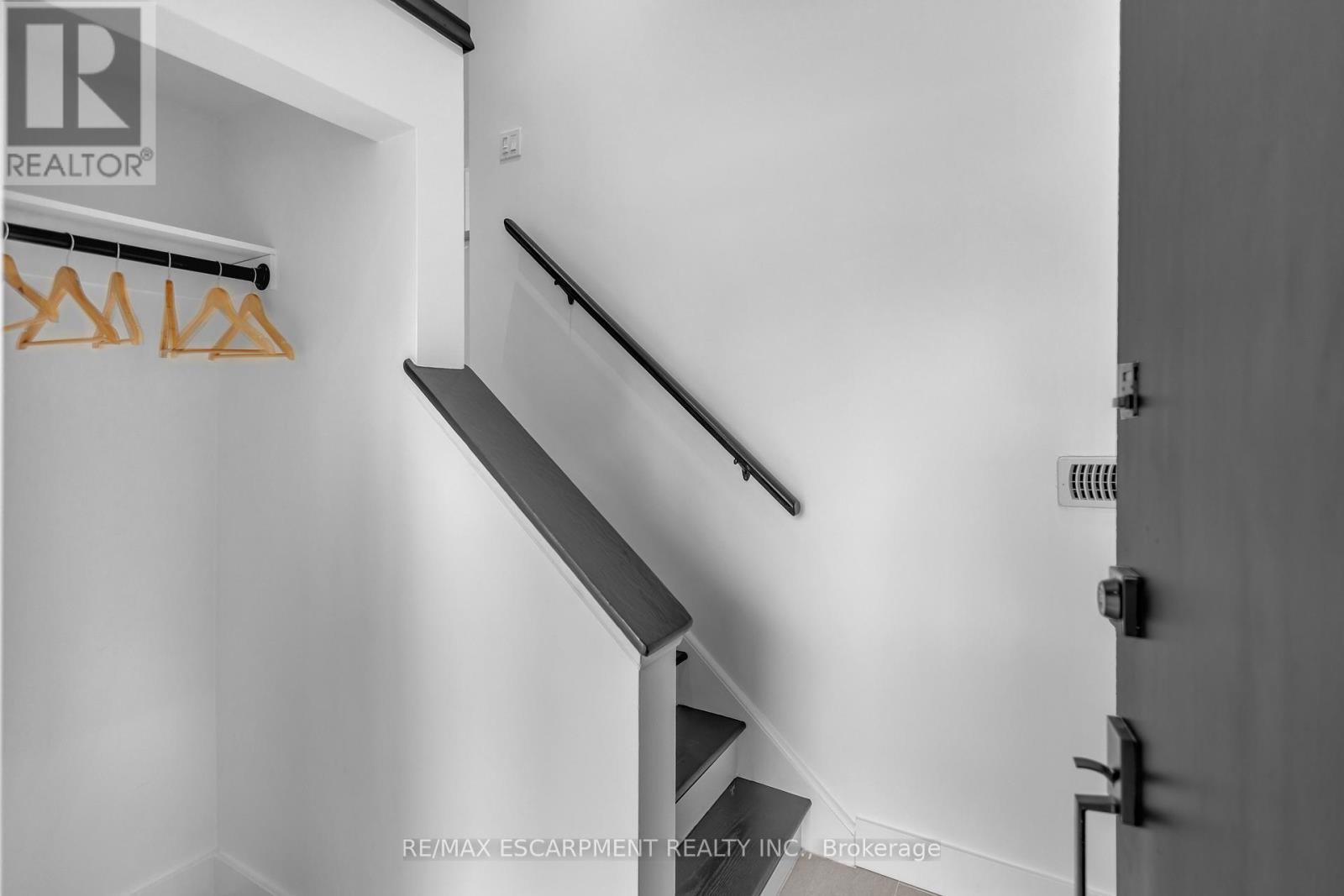253 Fernwood Crescent, Hamilton, Ontario  L8T 3L7 - Photo 6 - X13525616