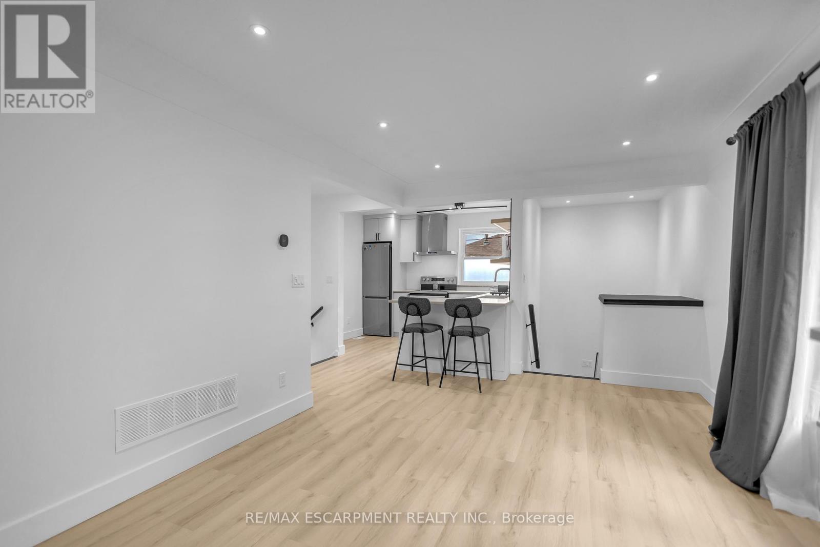 253 Fernwood Crescent, Hamilton, Ontario  L8T 3L7 - Photo 9 - X13525616