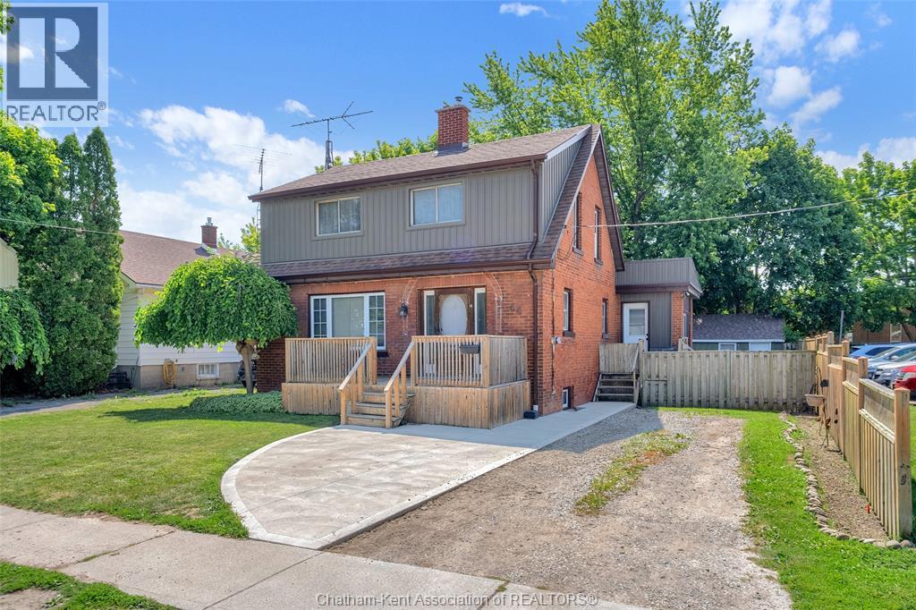 MLS# 26015844: 44 Alexandra AVENUE, Chatham, Canada
