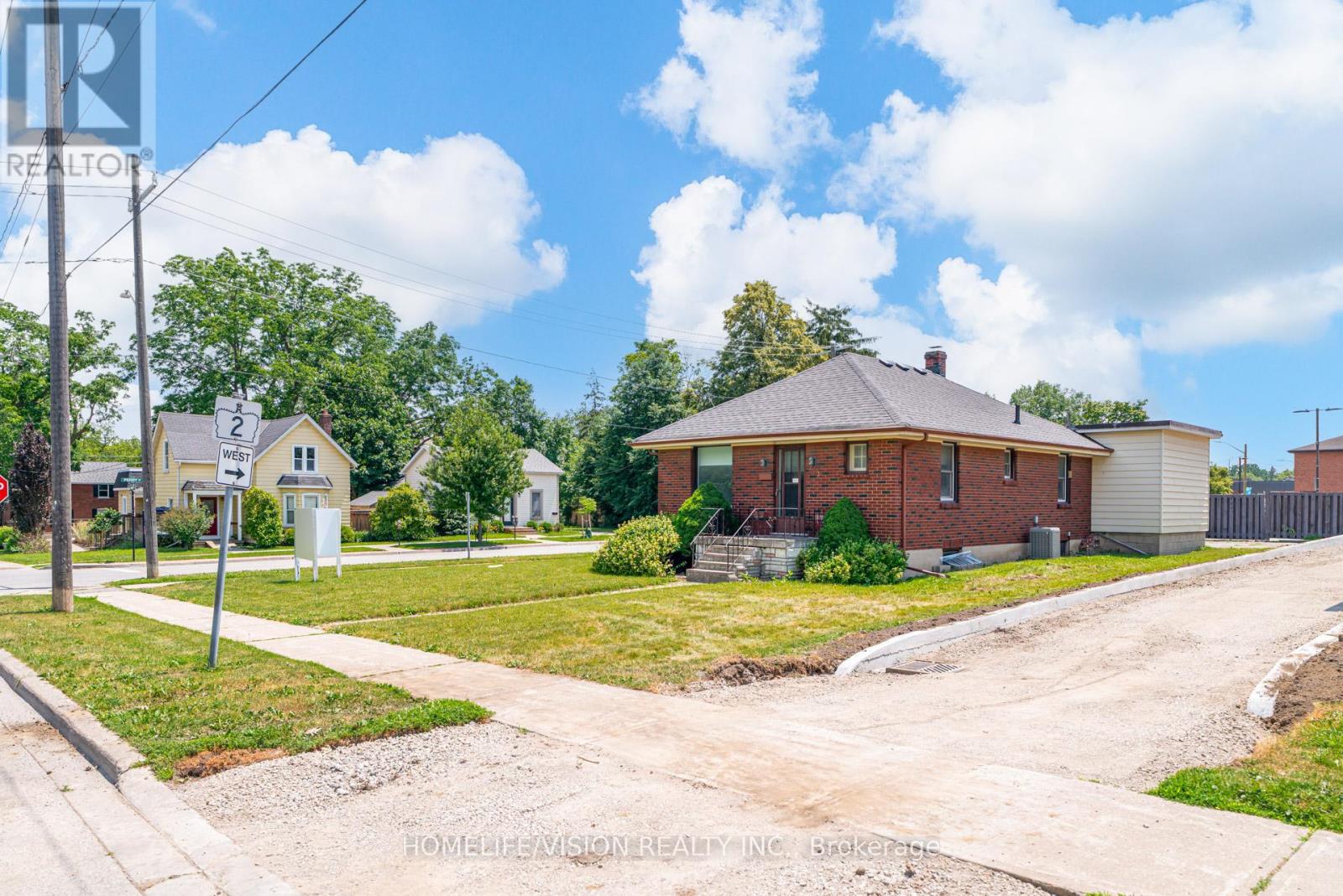 133 Mary Street E, Whitby, Ontario  L1N 2P3 - Photo 6 - E12972862