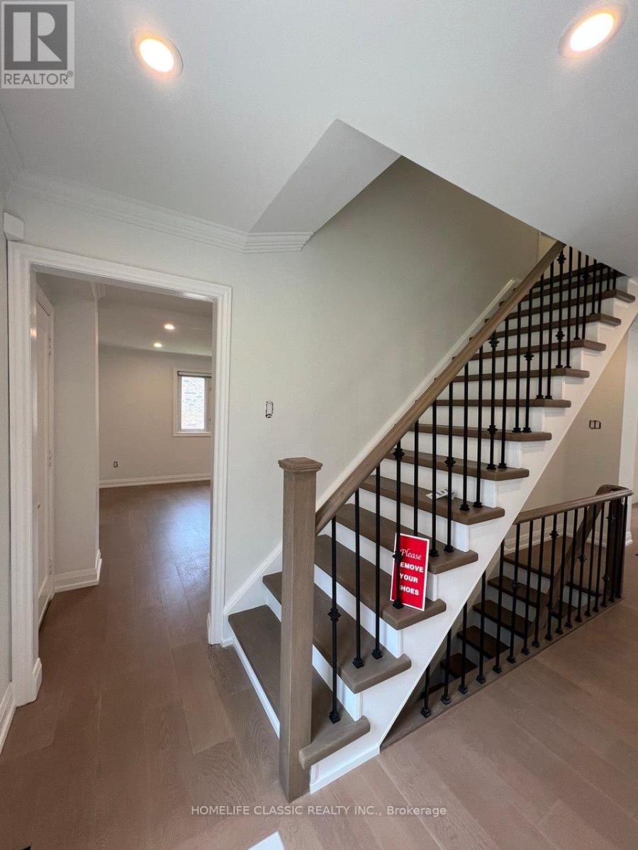 92 Winderemere Crescent N, Richmond Hill, Ontario L4C 6Y9 - Photo 6 - N13516758