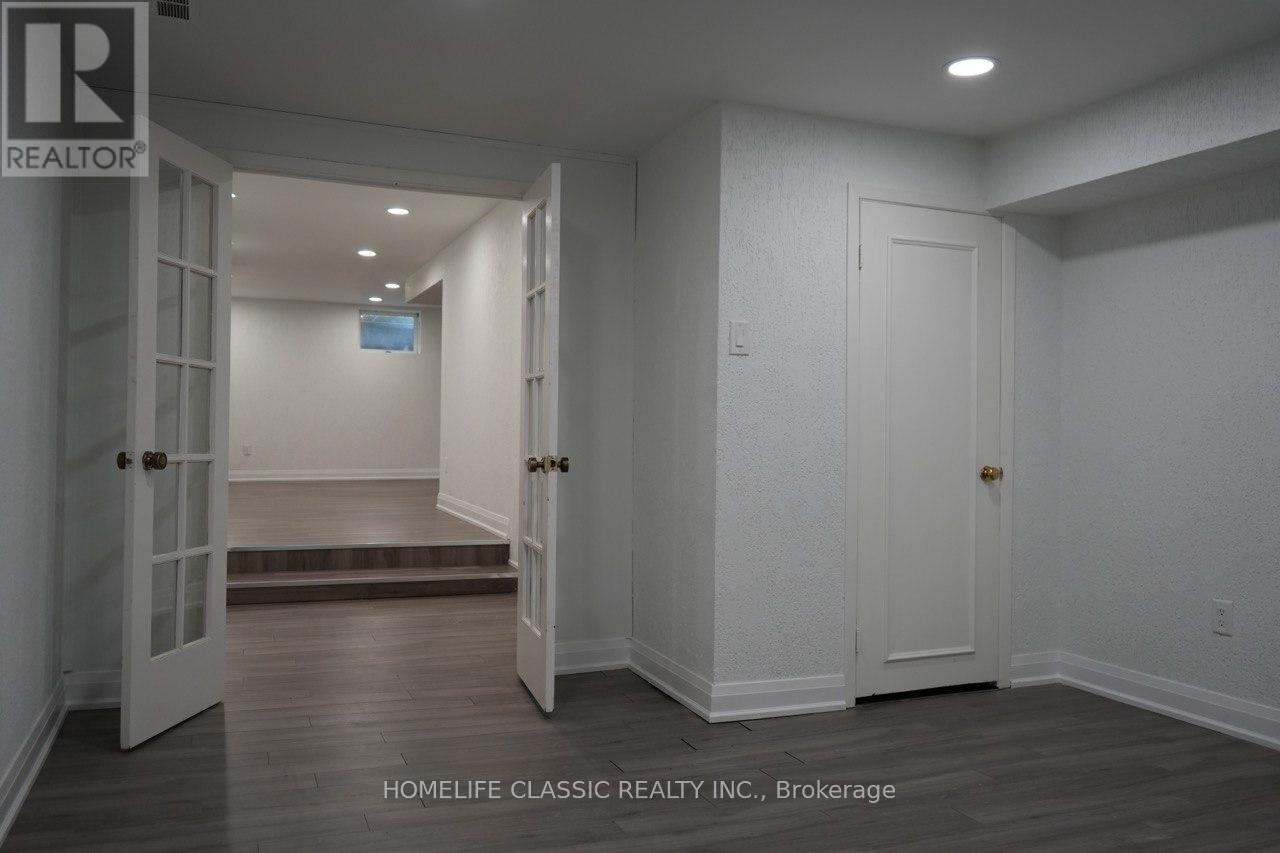 92 Winderemere Crescent N, Richmond Hill, Ontario L4C 6Y9 - Photo 9 - N13516758